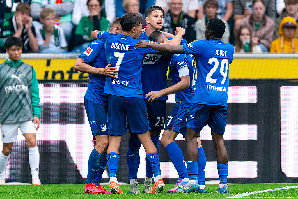 lol比赛回放-AC米兰训练开放日，今夜造点机会引欢呼，英超在即，团队化学反应显著的简单介绍